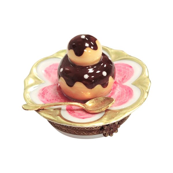 Cream Puff on Plate Fashion